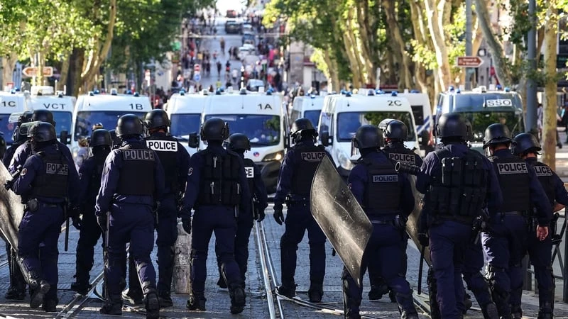 Cảnh sát Pháp diễn tập chống tấn công khủng bố. (Ảnh: RTE)