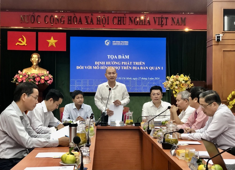 Phó Giám đốc Sở Công thương Thành phố Hồ Chí Minh Nguyễn Nguyên Phương phát biểu tại tọa đàm. (Ảnh: Mỹ Phương/TTXVN)