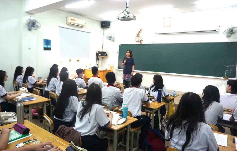 Tư vấn đăng ký nguyện vọng tuyển sinh 10 là một nội dung quan trọng trong các buổi sinh hoạt lớp 9 Trường THCSở Huỳnh Khương Ninh, quận 1. (Ảnh: Thu Hoài/TTXVN)