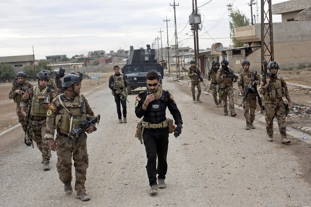 Binh sỹ Iraq trong chiến dịch truy quét IS tại khu vực Gogjali, Mosul ngày 2/11/2026. (Nguồn: AP/TTXVN)