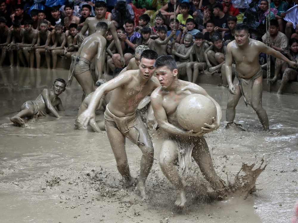Độc đáo Lễ hội vật cầu nước truyền thống của làng Vân ở Bắc Giang