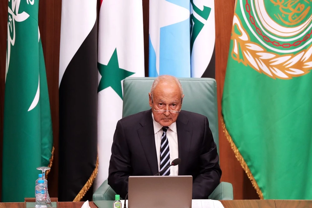 Tổng Thư ký Liên đoàn Arab Ahmed Aboul-Gheit chủ trì phiên họp bất thường Ngoại trưởng liên đoàn về xung đột Gaza tại Cairo, Ai Cập ngày 11/10/2023. (Ảnh: THX/TTXVN)