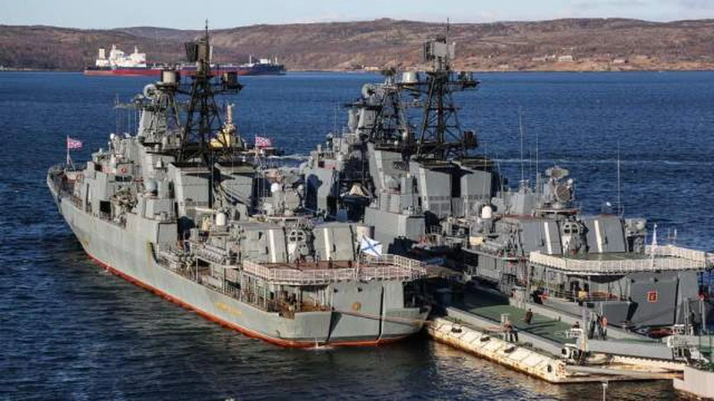 Hai tàu chống ngầm nguyên tử cỡ lớn "Đô đốc Levchenko" và "Phó đô đốc Kulakov". (Ảnh: RIA Novosti)