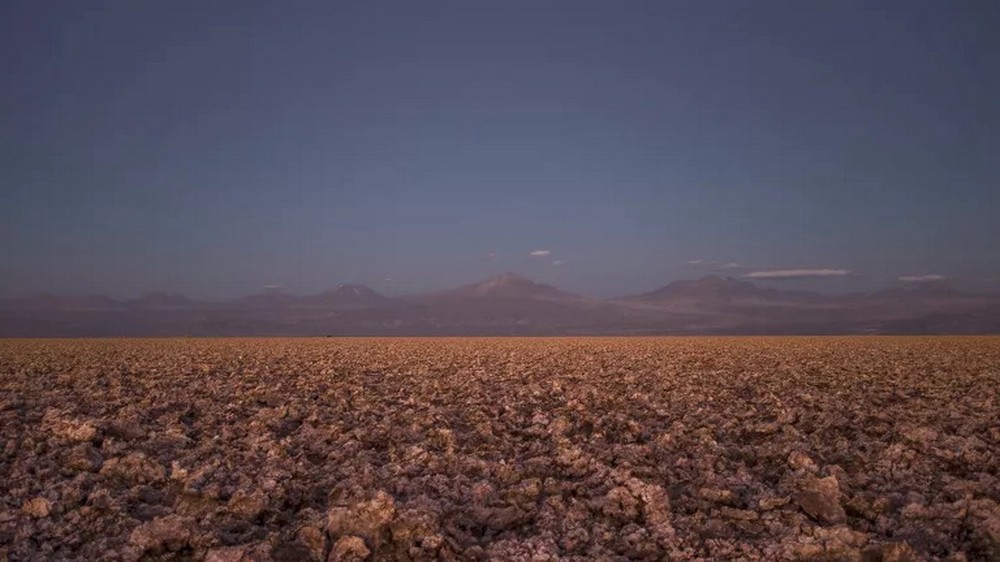 Bãi muối trên sa mạc Atacama tại nhà máy lithium Sociedad Química y Minera de Chile. (Nguồn: NRDC)