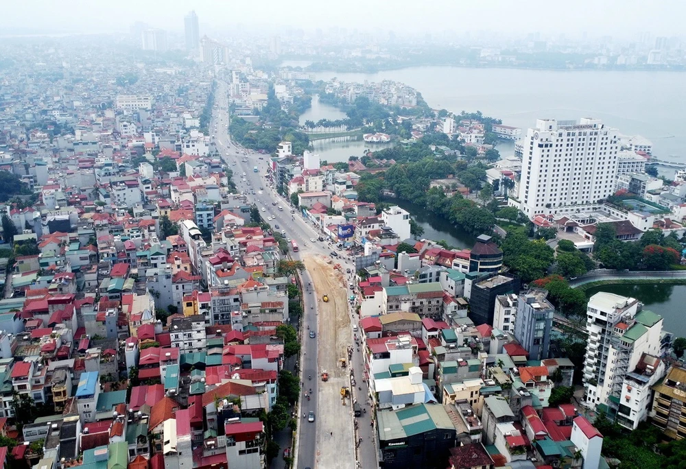 Dự án mở rộng đường Âu Cơ-Nghi Tàm (quận Tây Hồ) đoạn từ nút giao khách sạn Thắng Lợi đến nút giao cầu Nhật Tân dài 3,7km. (Ảnh: Tuấn Anh/TTXVN)