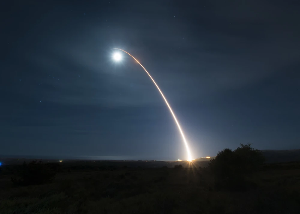 Một vụ thử tên lửa đạn đạo liên lục địa (ICBM) Minuteman III của Mỹ tại căn cứ không quân Vandenberg, bang California ngày 5/2/2020. (Ảnh: AFP/TTXVN)