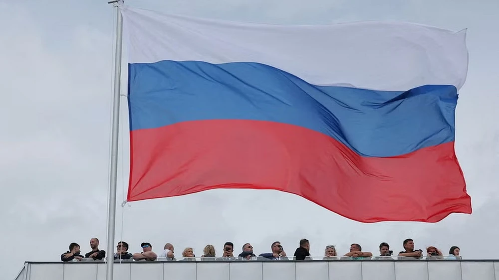 Cờ Nga tại Triển lãm Phòng thủ Hàng hải Quốc tế 'FLEET-24' ở Kronstadt gần Saint Petersburg, Nga ngày 19/6. (Ảnh Reuters)