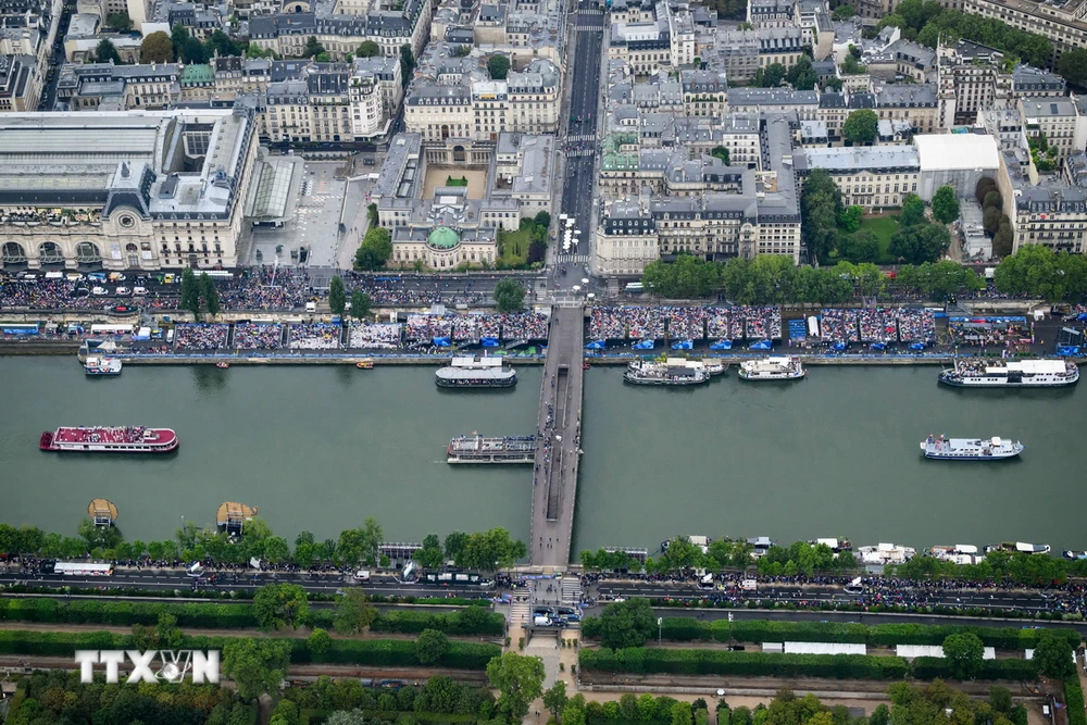 Sông Seine tại thủ đô Paris, Pháp, ngày 26/7/2024. (Ảnh: THX/TTXVN)