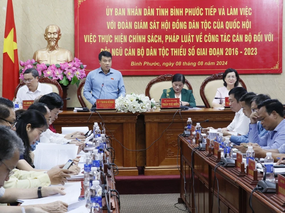 Ông Y Thanh Hà Niê Kđăm, Chủ tịch Hội đồng Dân tộc của Quốc hội phát biểu chỉ đạo. (Ảnh: K GỬIH/TTXVN)