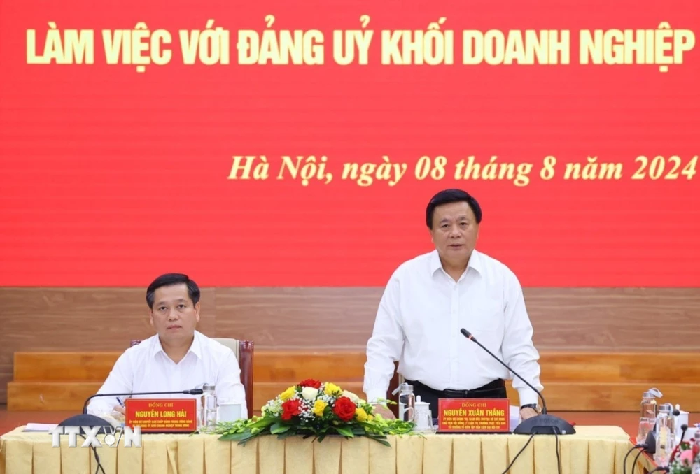 Tổ trưởng Tổ biên tập Văn kiện Đại hội XIV, ông Nguyễn Xuân Thắng phát biểu chỉ đạo tại buổi làm việc. (Ảnh: Văn Điệp/TTXVN)