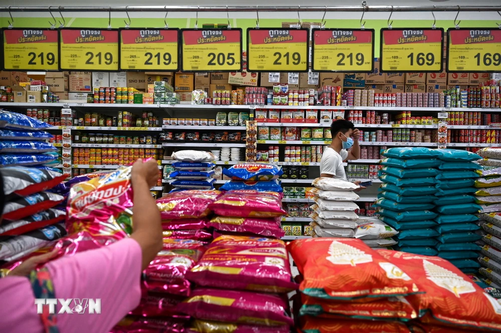 Gạo được bán tại siêu thị ở Bangkok, Thái Lan. (Ảnh: AFP/TTXVN)