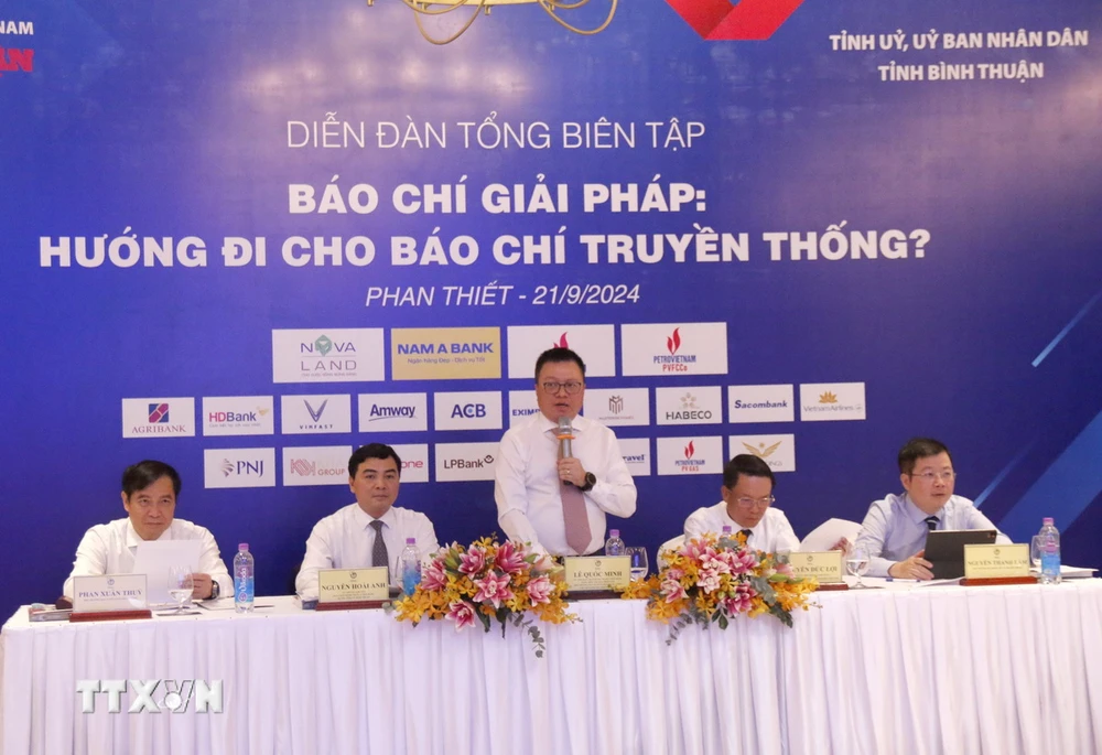 Chủ trì Diễn đàn Tổng Biên tập: Báo chí giải pháp - Hướng đi cho báo chí truyền thống. (Ảnh: Nguyễn Thanh/TTXVN)