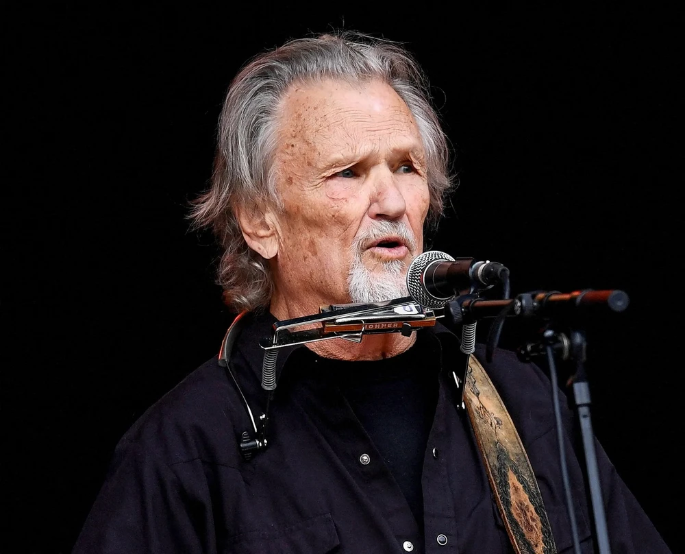 Huyền thoại âm nhạc-điện ảnh Mỹ Kris Kristofferson qua đời ở tuổi 88 | Vietnam+ (VietnamPlus)