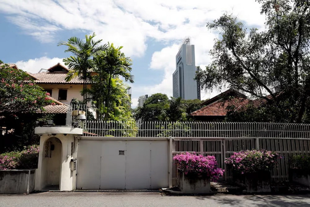 Bên ngoài dinh thự Oxley Road của cựu Thủ tướng Lý Quang Diệu tại Singapore ngày 14/6/2017. (Ảnh: Reuters)