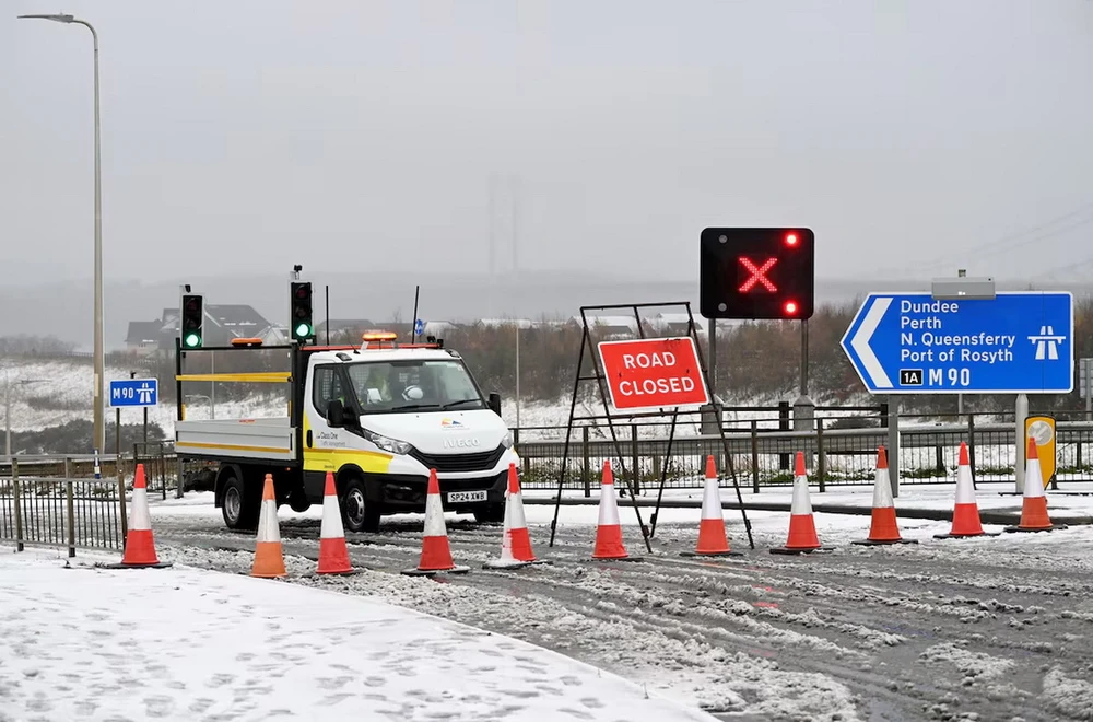 Một con đường bị đóng do bão Bert, gần Edinburgh, Scotland, Anh, ngày 23/11. (Ảnh: Reuters)