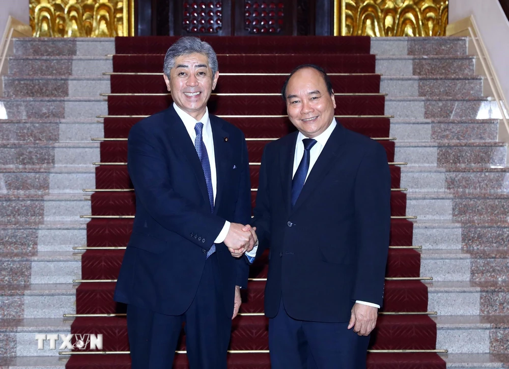 Thủ tướng Nguyễn Xuân Phúc tiếp Bộ trưởng Quốc phòng Nhật Bản Takeshi lwaya. (Ảnh: Thống Nhất/TTXVN)
