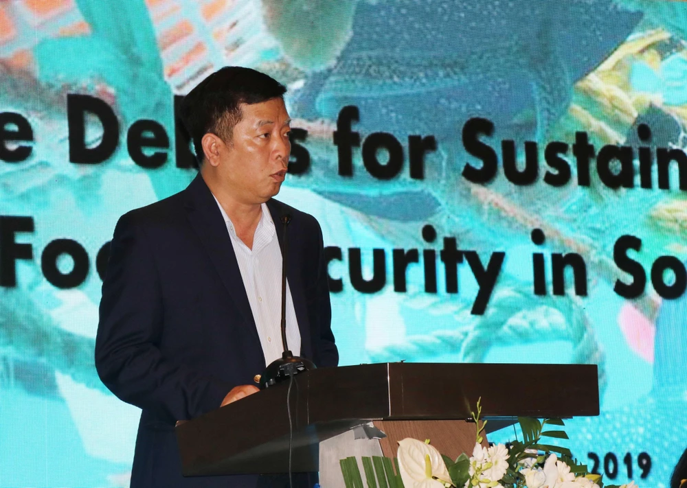 Ông Vũ Hồ, Vụ trưởng Vụ ASEAN, Bộ Ngoại giao Việt Nam phát biểu tại hội thảo. (Ảnh: Tiên Minh/TTXVN) 