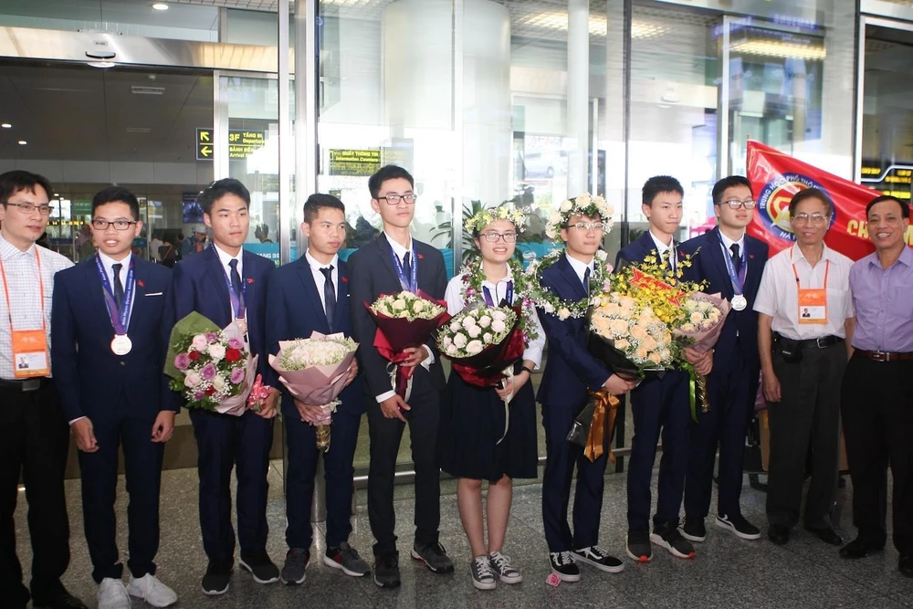 8 thí sinh đội tuyển quốc gia Việt Nam tham gia Olympic Vật lý châu Á lần thứ 20 năm 2019 đều đoạt giải. (Ảnh: Thanh Tùng/TTXVN) 