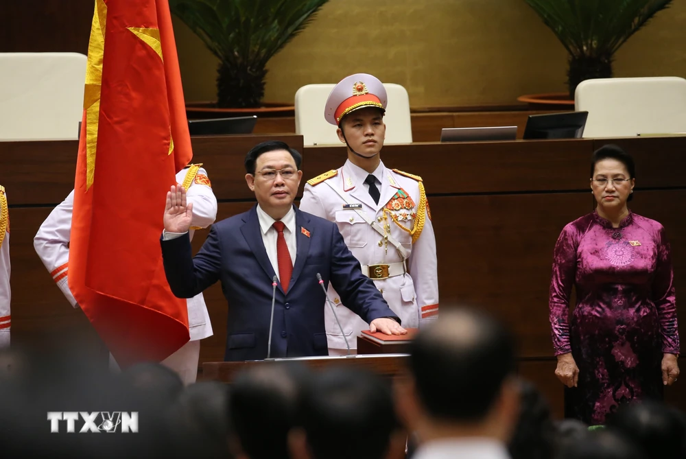 Chủ tịch Quốc hội Vương Đình Huệ tuyên thệ. (Ảnh: Dương Giang/TTXVN)
