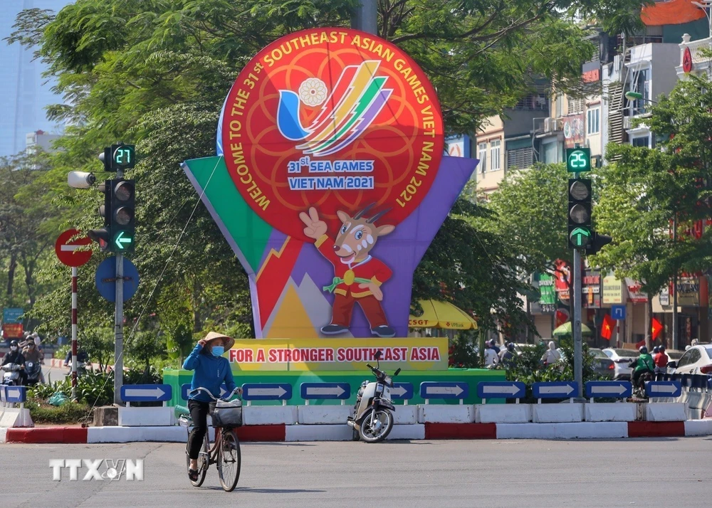 Cụm mô hình SEA Games 31 đặt tại ngã 5 Ô Chợ Dừa. (Ảnh: Tuấn Đức/TTXVN)