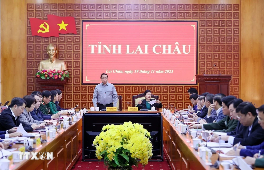 Thủ tướng Phạm Minh Chính chủ trì làm việc với Ban Thường vụ Tỉnh ủy Lai Châu. (Ảnh: Dương Giang/TTXVN)