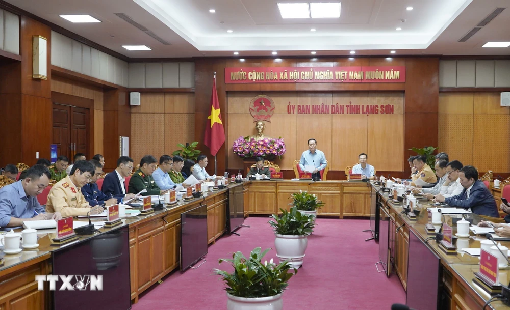 Chủ tịch Ủy ban Nhân dân tỉnh Lạng Sơn Hồ Tiến Thiệu, Trưởng Ban An toàn Giao thông tỉnh, phát biểu tại cuộc họp. (Ảnh: Quang Duy/TTXVN) 