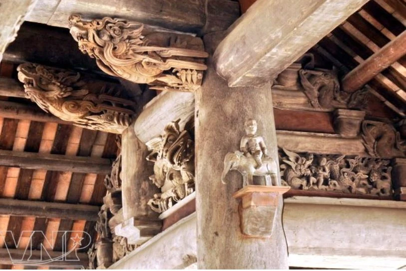Đình Chu Quyến là công trình tiêu biểu cho kiến trúc gỗ dân gian truyền thống của Việt Nam. (Ảnh: Trần Huấn/Báo Ảnh Việt Nam) 