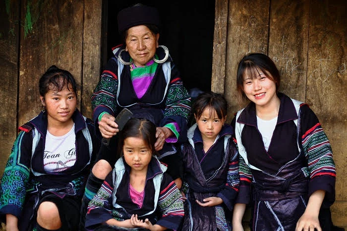 Trang phục của người Mông Đen ở Sa Pa. (Nguồn: Cổng Thông tin Du lịch Sa Pa)