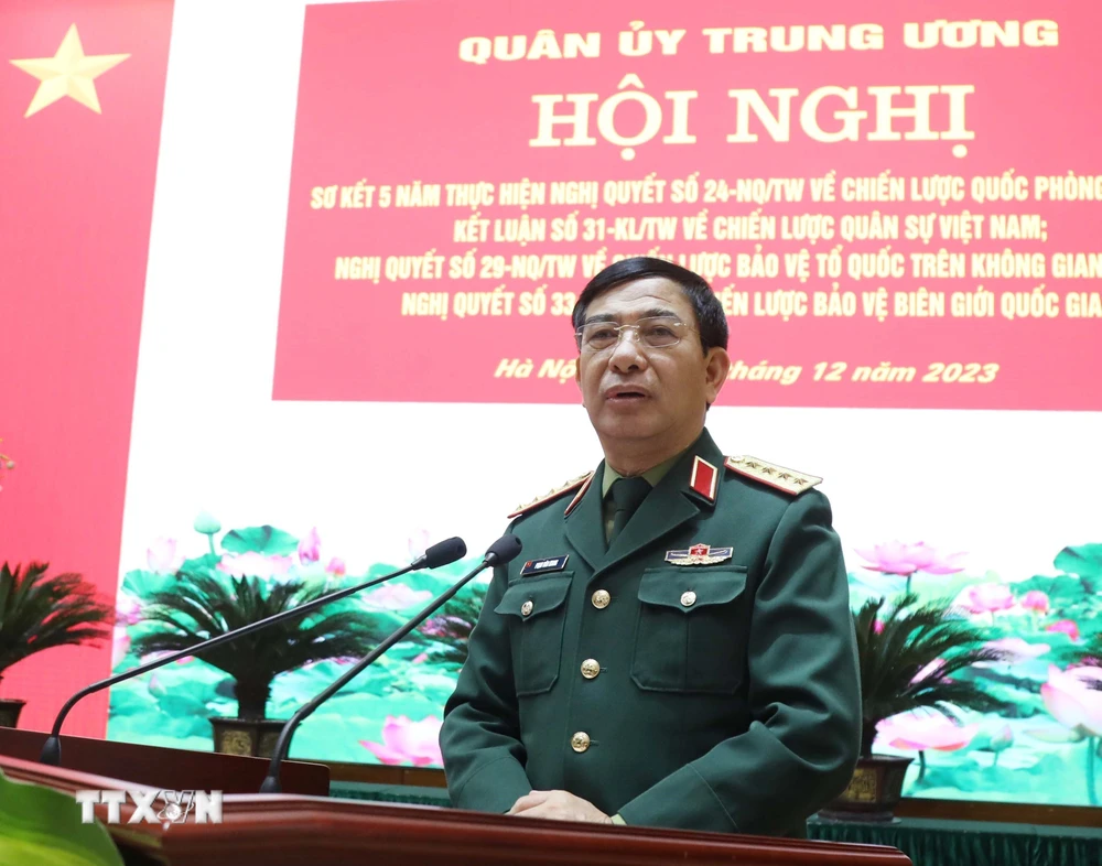 Đại tướng Phan Văn Giang, Bộ trưởng Bộ Quốc phòng phát biểu tại hội nghị. (Ảnh: Trọng Đức/TTXVN)