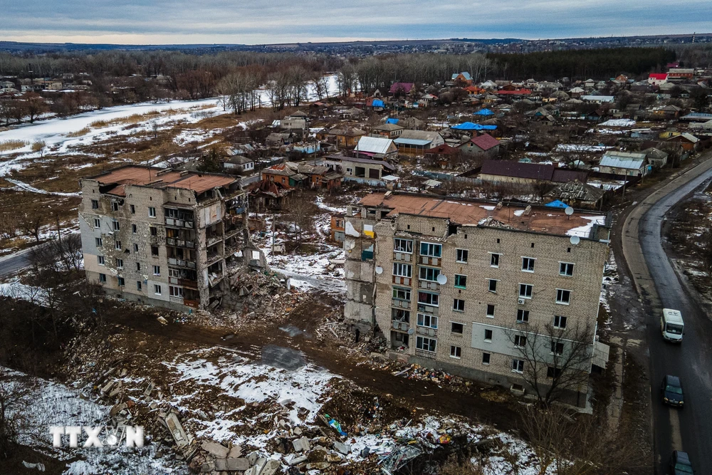 Một tòa chung cư bị phá hủy trong xung đột tại Izyum thuộc vùng Kharkiv, Ukraine ngày 20/2/2023. (Nguồn: AFP/TTXVN)