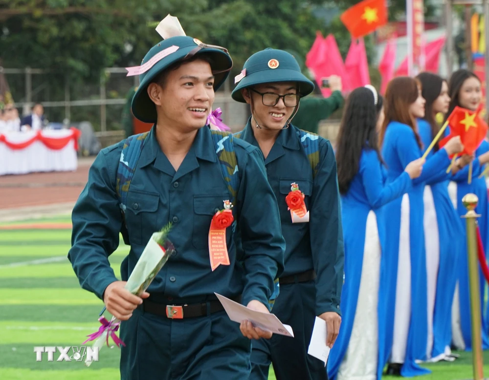 Tại thành phố Đà Nẵng, số lượng thanh niên nhập ngũ đạt 100% chỉ tiêu được giao, trong đó tất cả thanh niên nhập ngũ đều có trình độ văn hóa từ trung học phổ thông trở lên; nhiều thanh niên có trình độ trung cấp, cao đẳng, đại học. (Ảnh: Quốc Dũng/TTXVN)