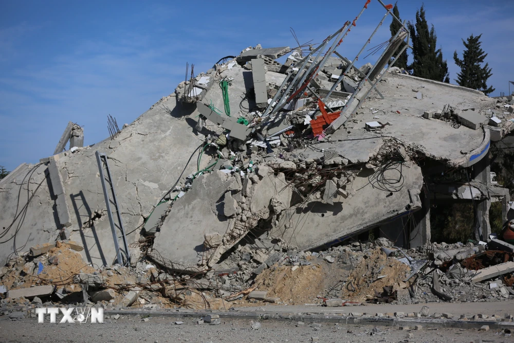 Một tòa nhà bị phá hủy sau cuộc không kích của Israel xuống Dải Gaza ngày 1/3/2024. (Ảnh: THX/TTXVN)