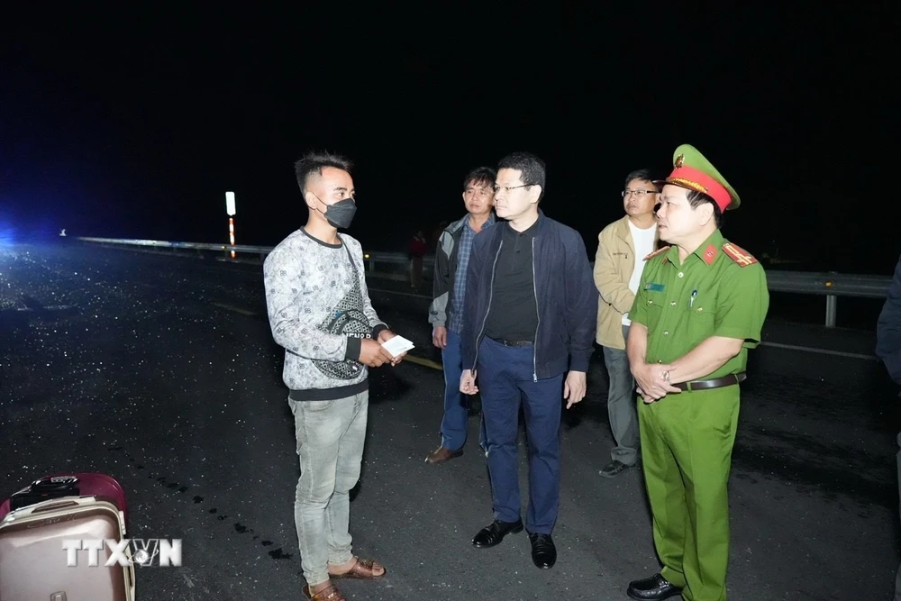 Công điện của Thủ tướng về khắc phục hậu quả tai nạn ở cao tốc Cam Lộ-La Sơn- Ảnh 1.