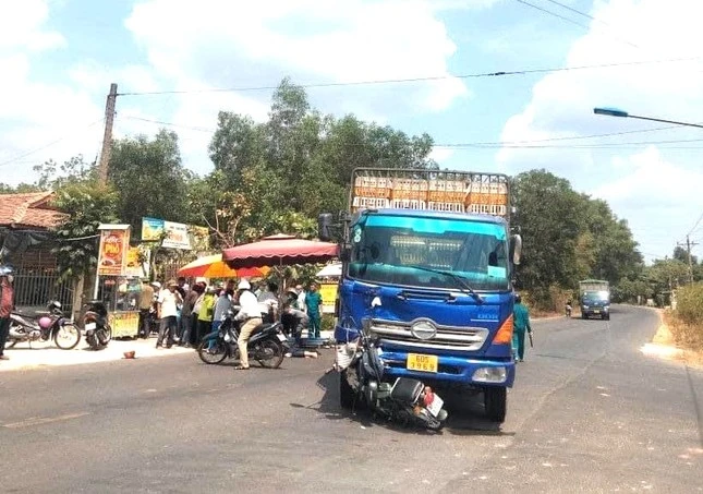 HIện trường vụ tai nạn. (Nguồn: Báo Tiền phong)