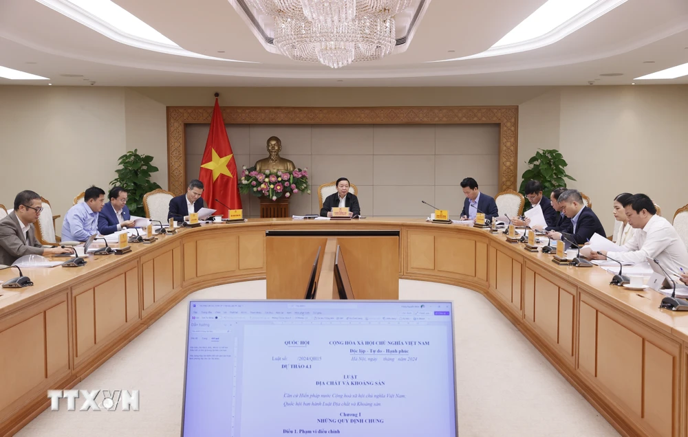 Phó Thủ tướng Trần Hồng Hà phát biểu kết luận cuộc họp. (Ảnh: Văn Điệp/TTXVN)