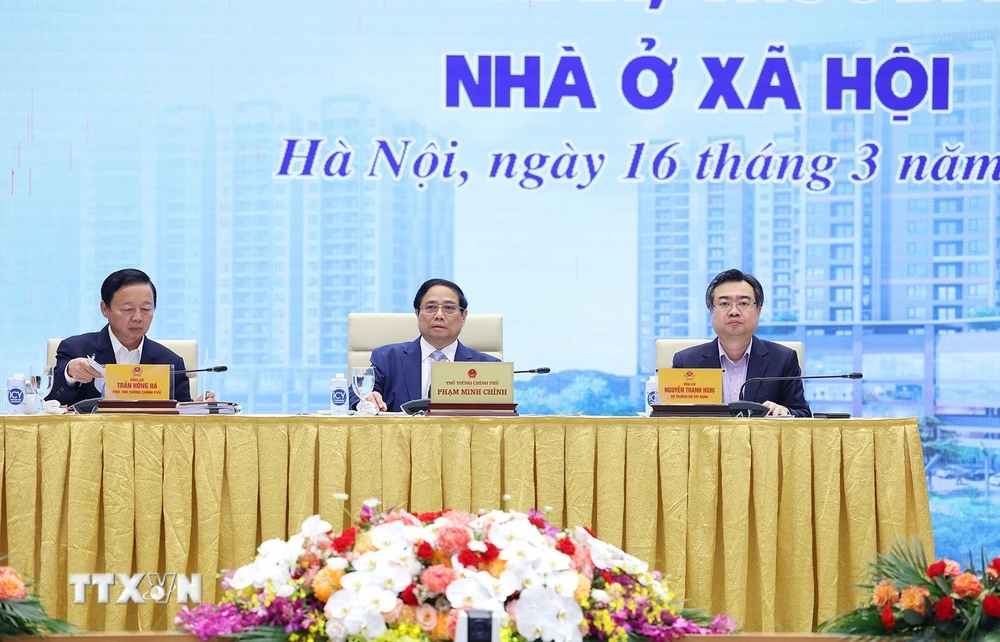 Thủ tướng Phạm Minh Chính chủ trì Hội nghị tháo gỡ khó khăn, thúc đẩy phát triển nhà ở xã hội. (Ảnh: Dương Giang/TTXVN)