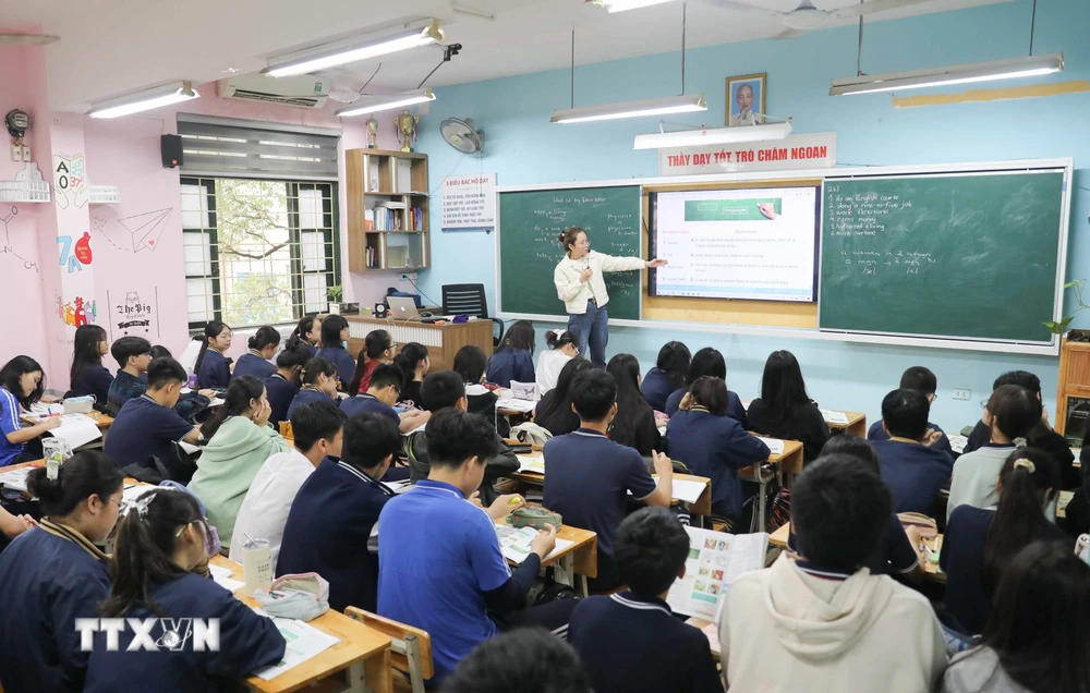 Giờ ôn tập môn Tiếng Anh của học sinh lớp 9 trường Trung học Cơ sở Thái Thịnh (quận Đống Đa, Hà Nội). (Ảnh: Thanh Tùng/TTXVN) 