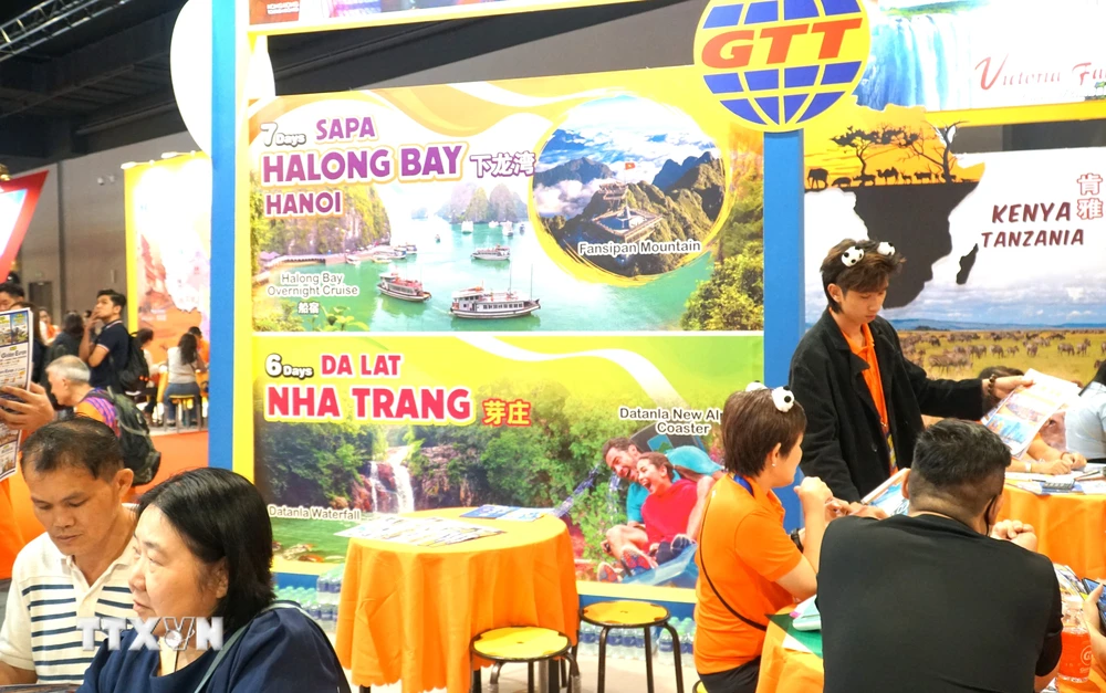 Quảng bá điểm đến Việt Nam tại Hội chợ Du lịch Malaysia năm 2024. (Ảnh: Hằng Linh/ TTXVN)
