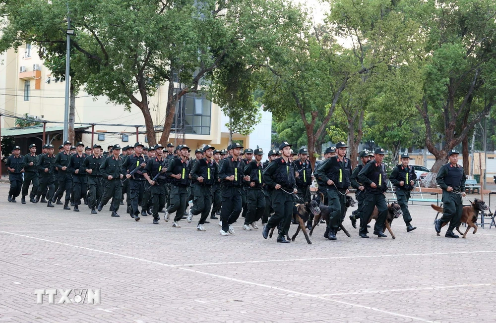 Lực lượng Cảnh sát cơ động Công an tỉnh Đắk Lắk phấn đấu ngày càng vững mạnh, chính quy, tinh nhuệ, hiện đại. (Ảnh: Hoài Thu/TTXVN) 