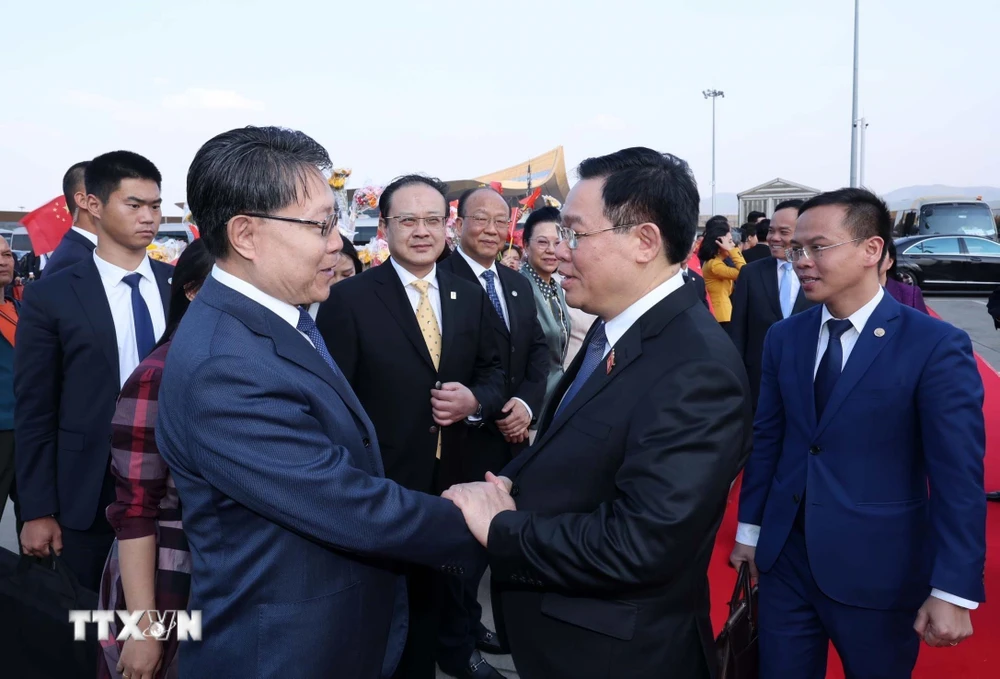 Chủ tịch Quốc hội kết thúc tốt đẹp chuyến thăm chính thức Trung Quốc- Ảnh 4.