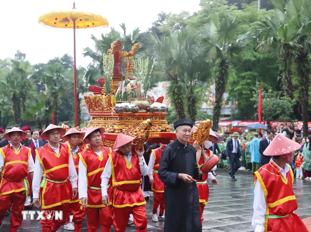 Nghi lễ rước trong Lễ dâng hương tưởng niệm các Vua Hùng năm 2023. (Ảnh: Thống Nhất/TTXVN)