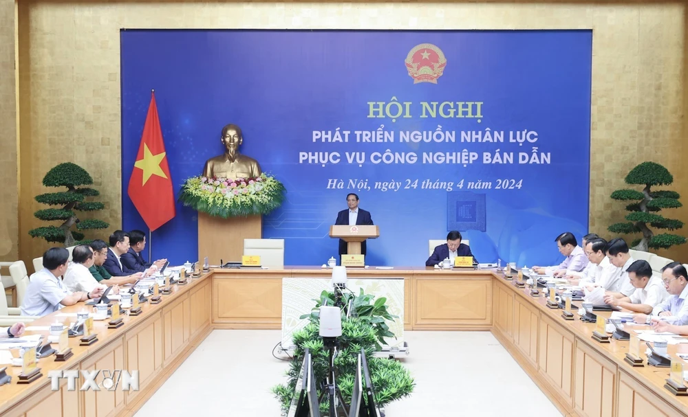 Thủ tướng Phạm Minh Chính chủ trì Hội nghị phát triển nguồn nhân lực bán dẫn. (Ảnh: Dương Giang/TTXVN)