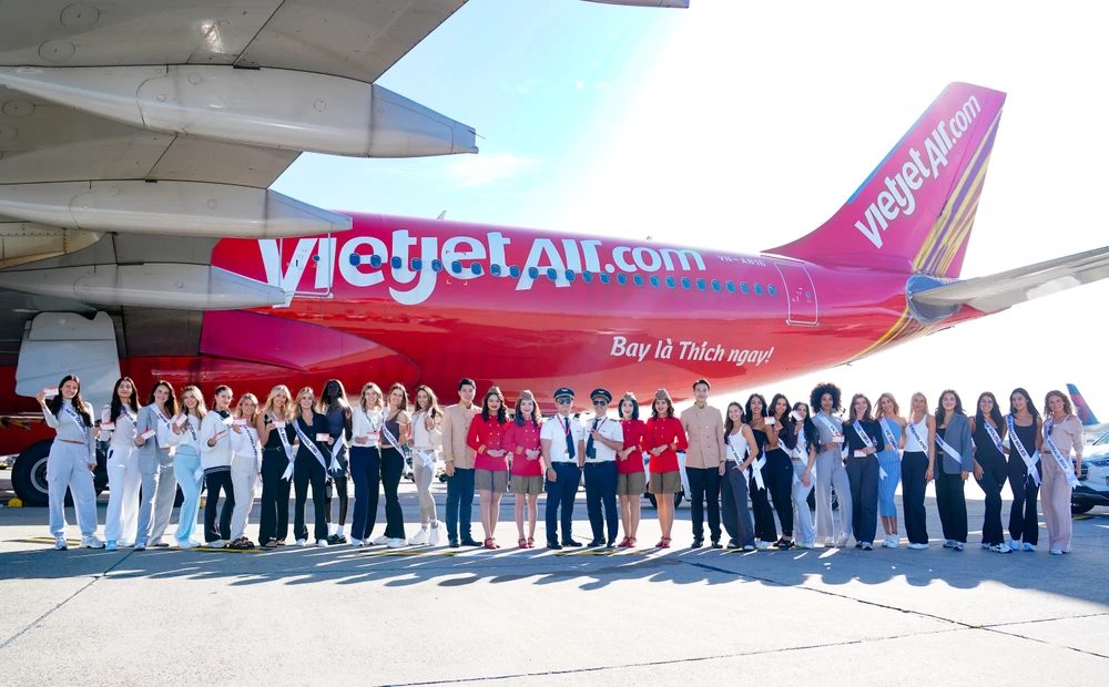 Top 28 Hoa hậu Hoàn vũ Australia khám phá Việt Nam tươi đẹp cùng Vietjet