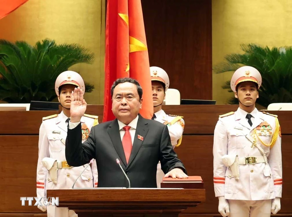 Chủ tịch Quốc hội Trần Thanh Mẫn tuyên thệ. (Ảnh: TTXVN)