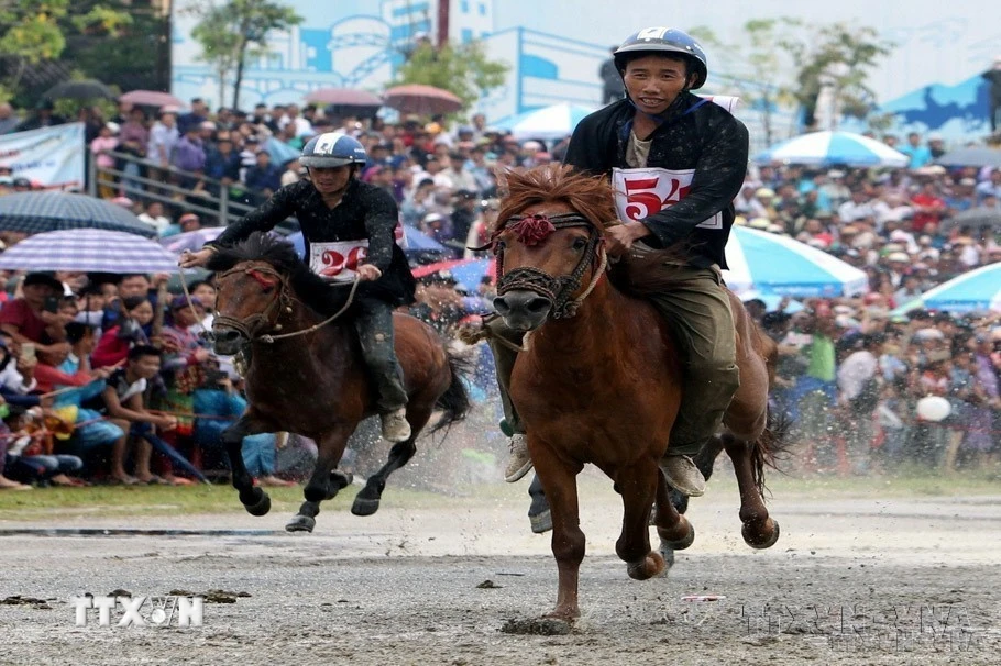 Lễ hội đua ngựa Bắc Hà (huyện Bắc Hà, tỉnh Lào Cai) là một trong 10 Di sản được đưa vào danh mục Di sản Văn hóa Phi vật thể Quốc gia năm 2021. (Ảnh: Quốc Khánh/ TTXVN)