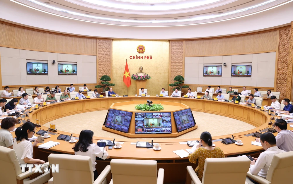 Phó Thủ tướng Trần Hồng Hà họp rà soát, hoàn thiện chi tiết một số điều của Luật Nhà ở. (Ảnh: Văn Điệp/TTXVN)