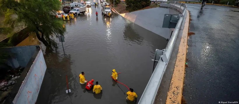 Ngập lụt tại bang Nueva Leon, Mexico. (Ảnh: EPA)