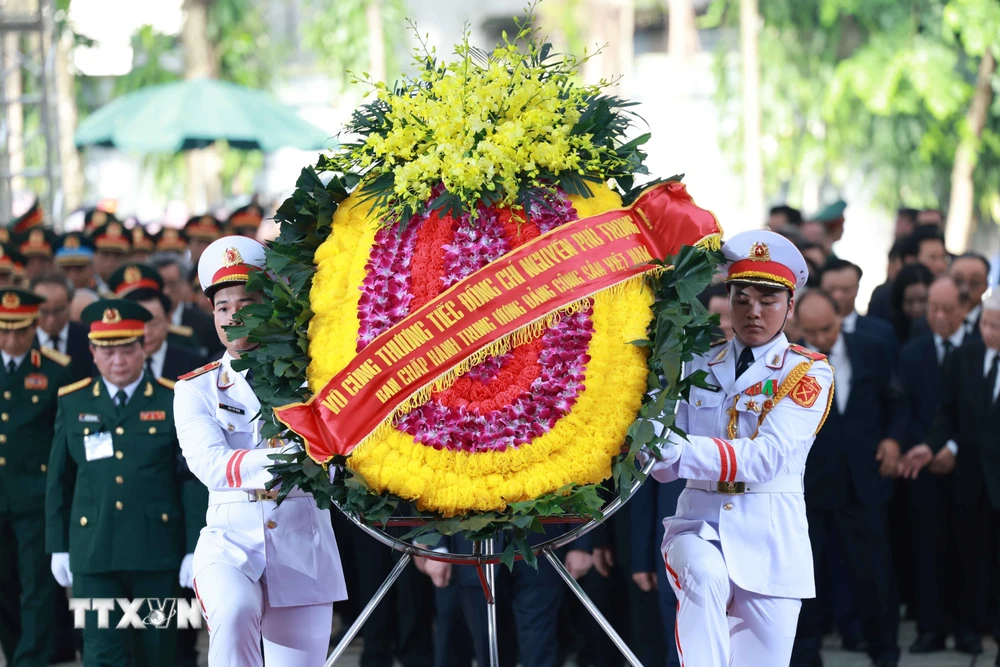 Đoàn Ban Chấp hành Trung ương Đảng viếng Tổng Bí thư Nguyễn Phú Trọng - Ảnh 13