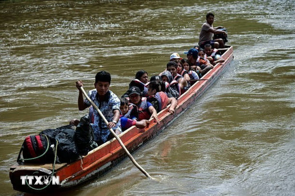 Người di cư tới trung tâm tiếp nhận người tị nạn ở Lajas Blancas, Darien, Panama, ngày 28/6/2024. (Ảnh: Getty Images/TTXVN)