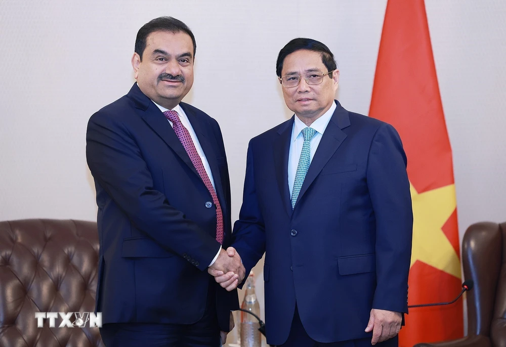 Thủ tướng Phạm Minh Chính tiếp ông Gautam Adani, Chủ tịch Tập đoàn Adani (Ấn Độ). (Ảnh: Dương Giang/TTXVN)